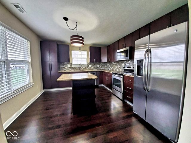 11504 Grassy Court UNIT 100, Fishers, IN 46037