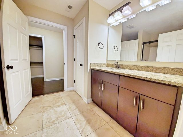 11504 Grassy Court UNIT 100, Fishers, IN 46037