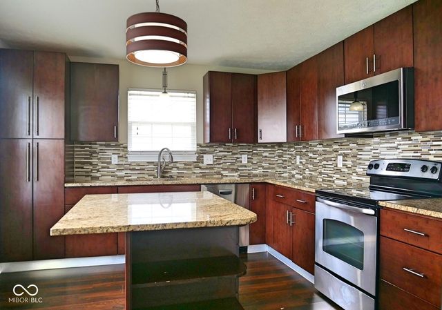 11504 Grassy Court UNIT 100, Fishers, IN 46037