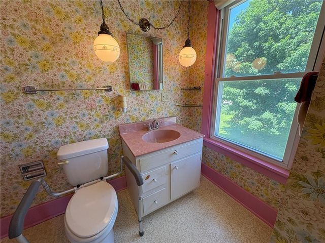 201 3rd Street SE, Renville, MN 56284