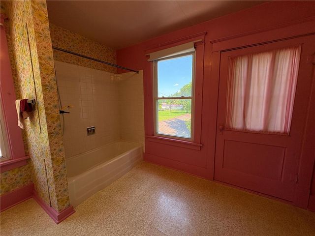 201 3rd Street SE, Renville, MN 56284