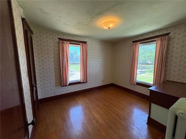 201 3rd Street SE, Renville, MN 56284