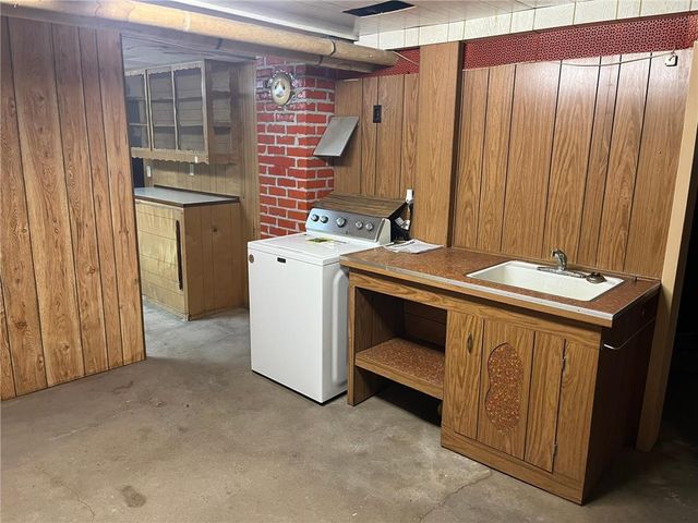 201 3rd Street SE, Renville, MN 56284