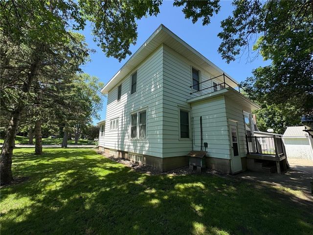 201 3rd Street SE, Renville, MN 56284