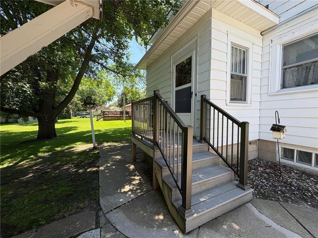 201 3rd Street SE, Renville, MN 56284