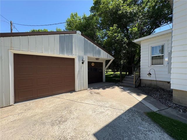 201 3rd Street SE, Renville, MN 56284