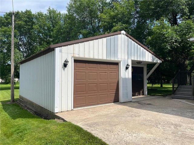 201 3rd Street SE, Renville, MN 56284