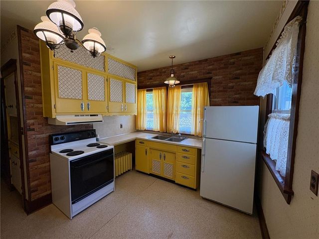 201 3rd Street SE, Renville, MN 56284