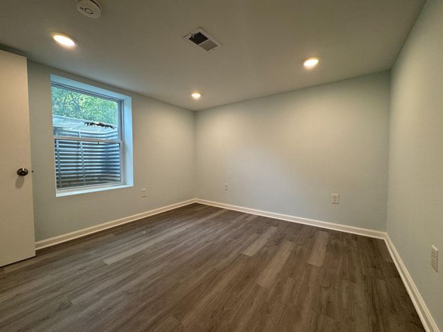 9405 RHODE ISLAND AVE, College Park, MD 20740