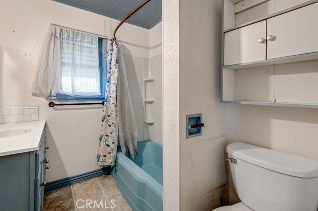 1229 Castaic Avenue, Bakersfield, CA 93308