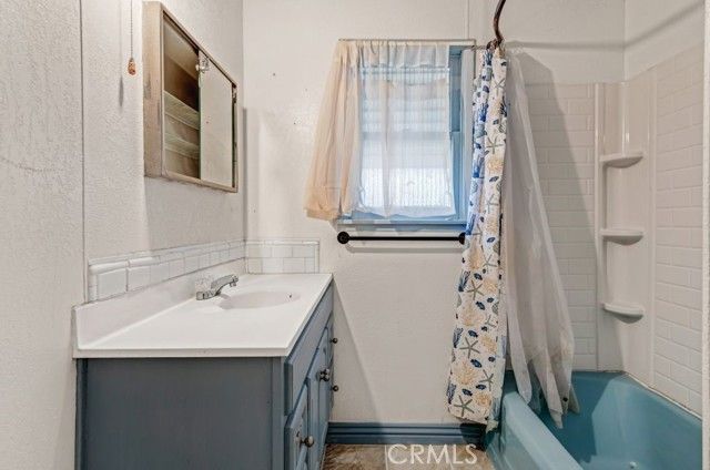 1229 Castaic Avenue, Bakersfield, CA 93308