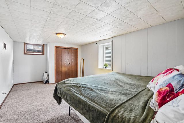 5125 Howe Lane, Brooklyn Center, MN 55429