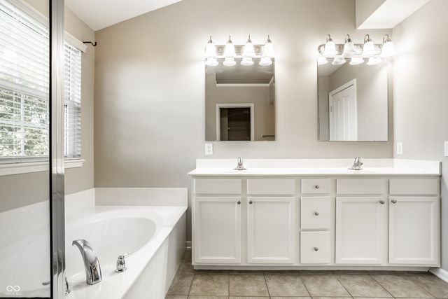 13128 Glenside Drive, Fishers, IN 46037