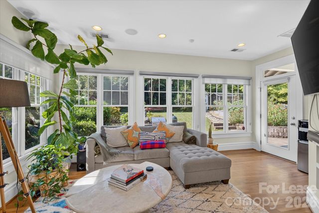 2038 Dartmouth Place, Charlotte, NC 28207