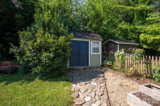 2038 Dartmouth Place, Charlotte, NC 28207