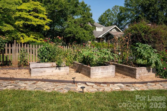 2038 Dartmouth Place, Charlotte, NC 28207
