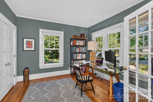 2038 Dartmouth Place, Charlotte, NC 28207