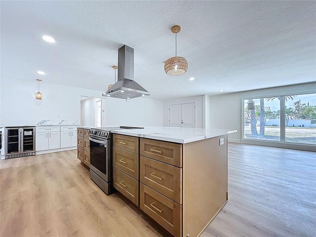 1401 GULF BOULEVARD, Belleair Beach, FL 33786