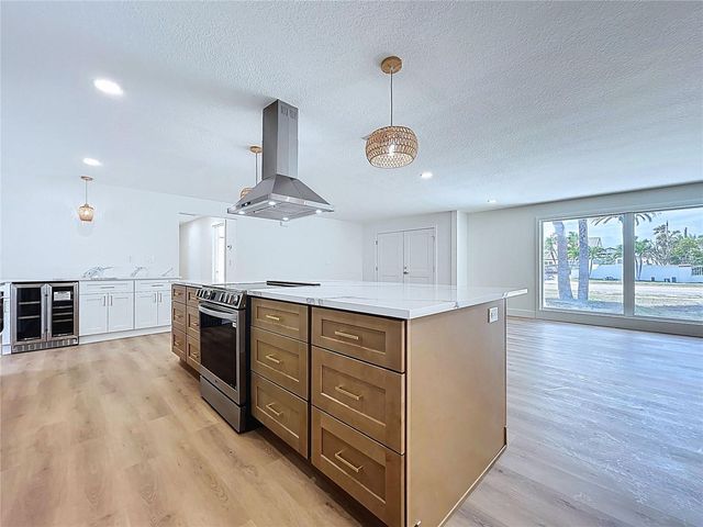 1401 GULF BOULEVARD, Belleair Beach, FL 33786