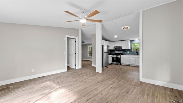 14231 Countryside Dr, Northport, AL 35475