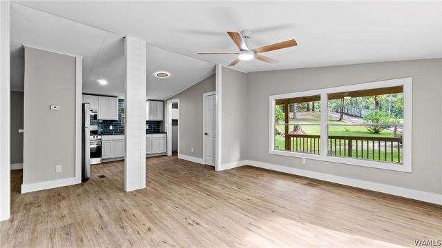 14231 Countryside Dr, Northport, AL 35475