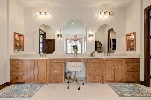 2204 Catalina Drive, Edmond, OK 73013