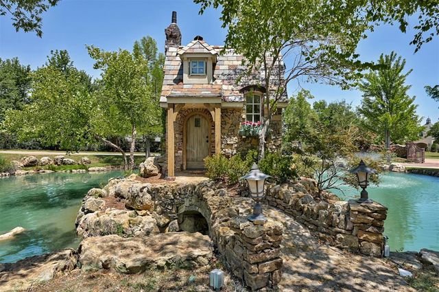 2204 Catalina Drive, Edmond, OK 73013