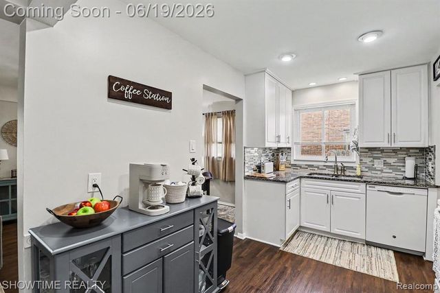 1955 Catalpa Drive, Berkley, MI 48072