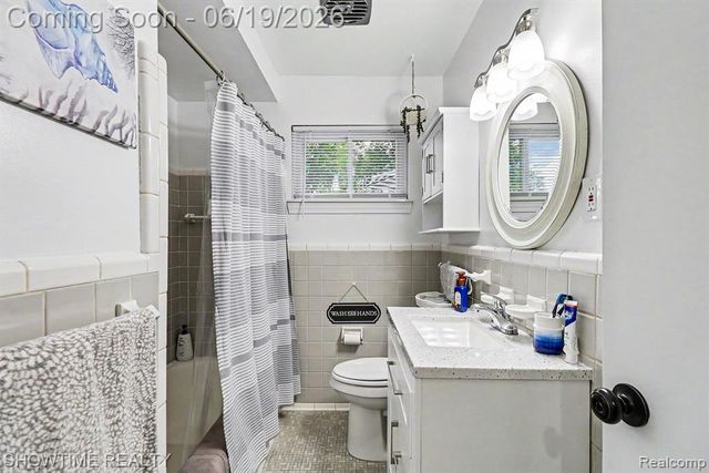 1955 Catalpa Drive, Berkley, MI 48072