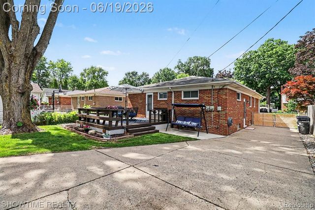 1955 Catalpa Drive, Berkley, MI 48072