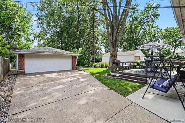 1955 Catalpa Drive, Berkley, MI 48072