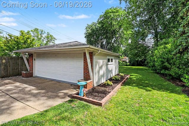 1955 Catalpa Drive, Berkley, MI 48072