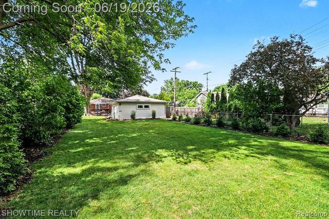 1955 Catalpa Drive, Berkley, MI 48072