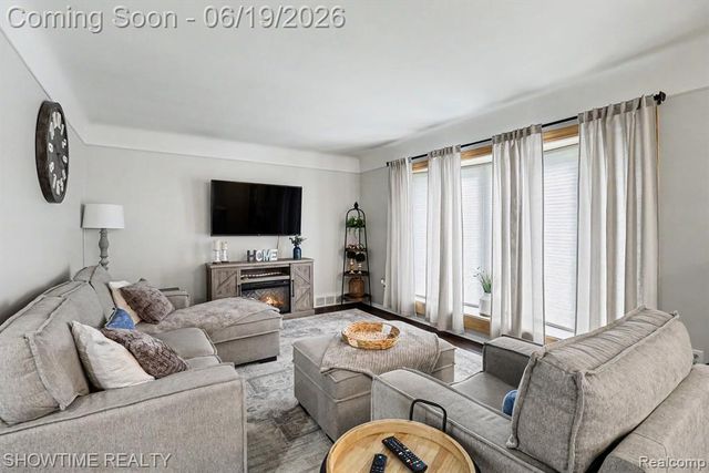 1955 Catalpa Drive, Berkley, MI 48072