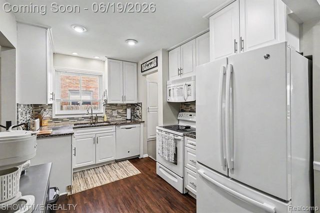 1955 Catalpa Drive, Berkley, MI 48072