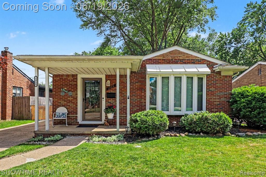 1955 Catalpa Drive, Berkley, MI 48072