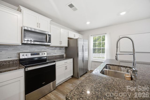 2307 Meadow Stream Drive, Sherrills Ford, NC 28673