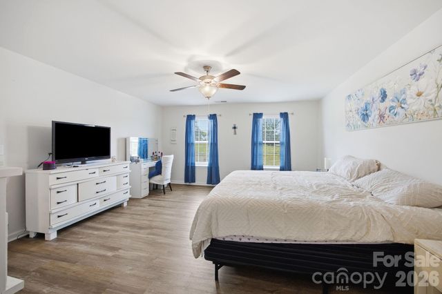 2307 Meadow Stream Drive, Sherrills Ford, NC 28673