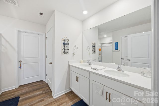 2307 Meadow Stream Drive, Sherrills Ford, NC 28673
