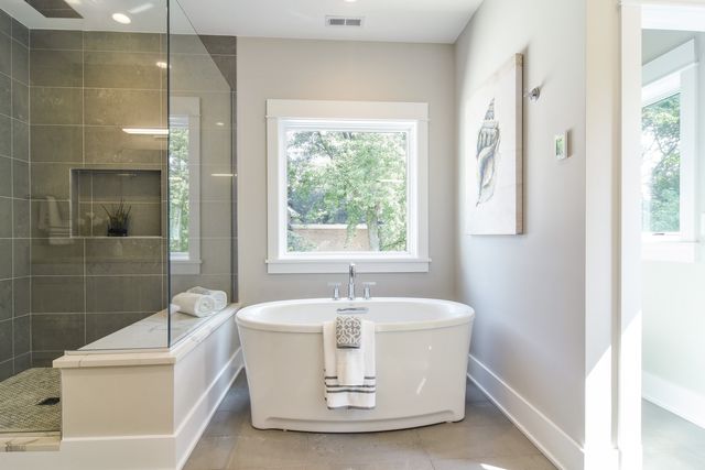 6305 N Keeler Avenue, Chicago, IL 60646