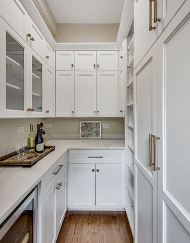 6305 N Keeler Avenue, Chicago, IL 60646