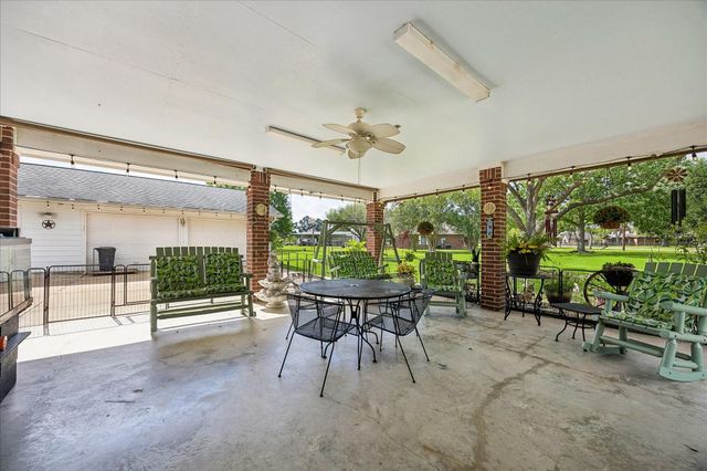 428 Briar Creek Lane, Sealy, TX 77474