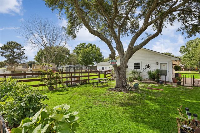 428 Briar Creek Lane, Sealy, TX 77474