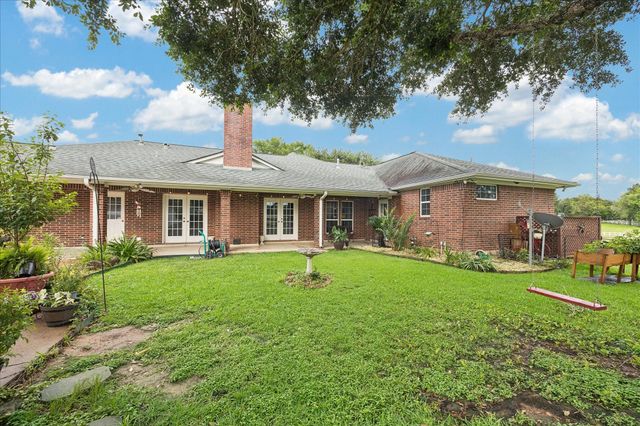 428 Briar Creek Lane, Sealy, TX 77474