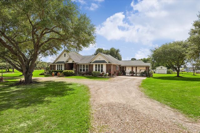 428 Briar Creek Lane, Sealy, TX 77474
