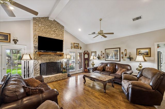 428 Briar Creek Lane, Sealy, TX 77474