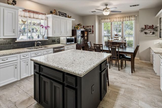 428 Briar Creek Lane, Sealy, TX 77474