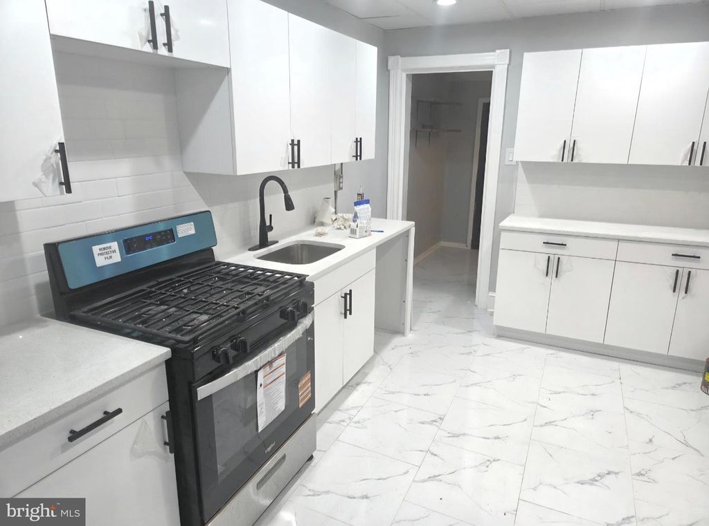 19 CUYLER AVE, Trenton, NJ 08609