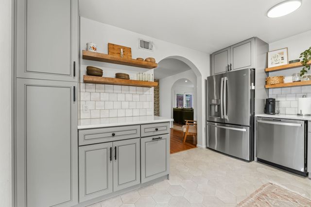 114 E Ireland Drive, Irving, TX 75062