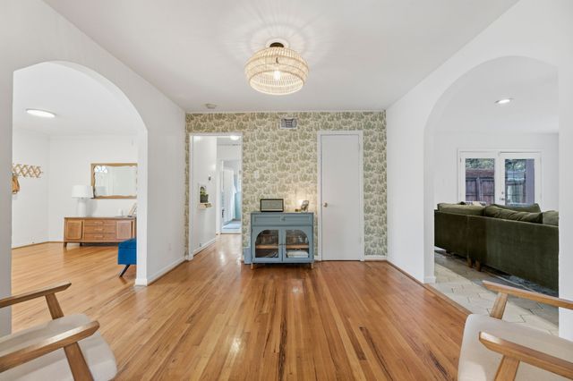 114 E Ireland Drive, Irving, TX 75062